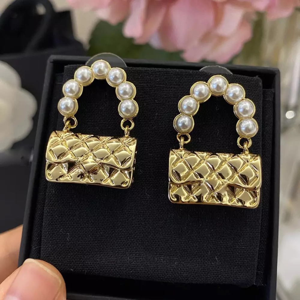 Jewelry Bag Modeling Earrings